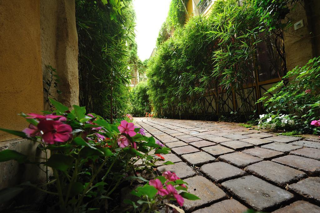 Апартаменты Les Patios Du Marais 2 Париж Экстерьер фото